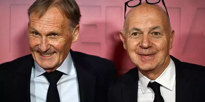 DFB-Präsident Bernd Neuendorf (r) und Ligapräsident und DFB-Vize Hans-Joachim Watzke sollen zu Jürgen Klopp in die USA reisen. (Archivbild) - Foto: Florian Wiegand/dpa