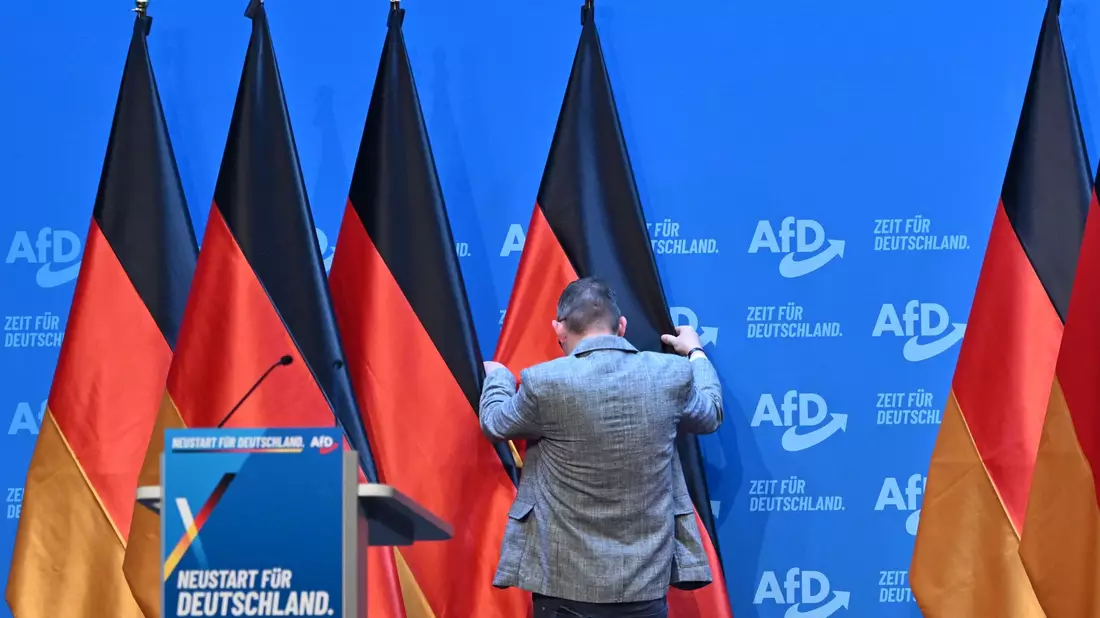 AfD-Parteitag hat trotz Blockaden pünktlich begonnen.  - Bild: Martin Schutt/dpa