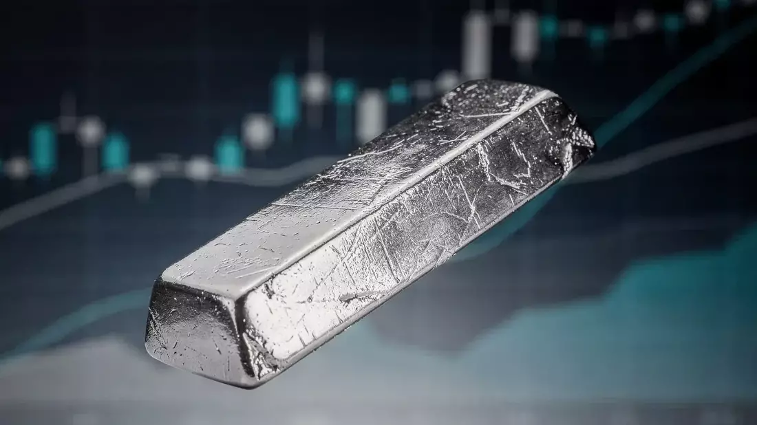 Silver Surges on Weak US Jobs Data but Volatility and Technical Hurdles Remain
