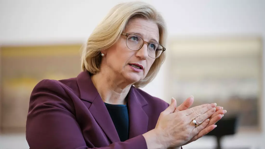 Die stellvertretende SPD-Vorsitzende Anke Rehlinger sieht die schärferen Regeln für Krankschreibungen skeptisch. (Archivbild) - Bild: Oliver Dietze/dpa
