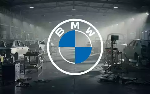 Eine abstrakte, atmosphärische Szene, die die Automobilindustrie darstellt. Eine düstere Stimmung mit kühlen, entsättigten Tönen und langen Schatten, die einen Marktabschwung andeuten. - Foto: über boerse-global.de