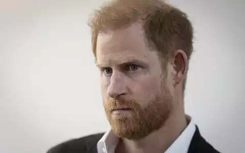 Kommt laut Medienberichten allein nach London: Prinz Harry. (Archivbild) - Foto: Aaron Chown/PA Wire/dpa