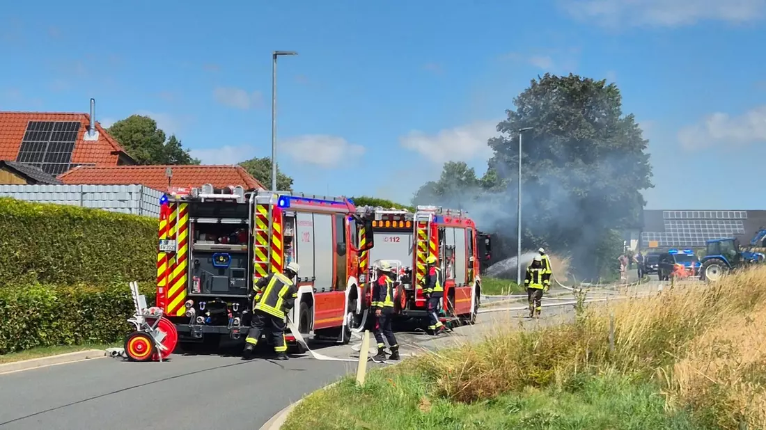 FW Ense: Heckenbrand (Ursache unklar) - Bild: presseportal.de