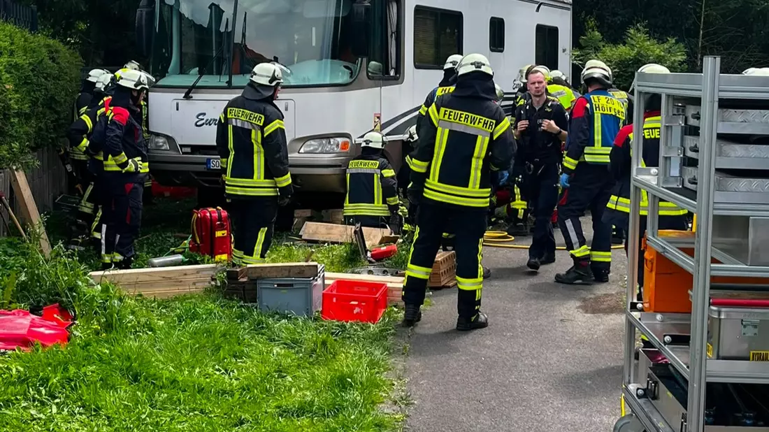 FW Ense: Person unter Wohnmobil eingeklemmt - Bild: presseportal.de