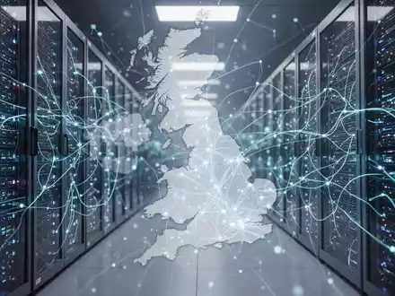 Abstraktes, futuristisches Bild mit leuchtenden Serverracks und Netzwerkverbindungen über einer unscharfen Karte des Vereinigten Königreichs. - Foto: über boerse-global.de