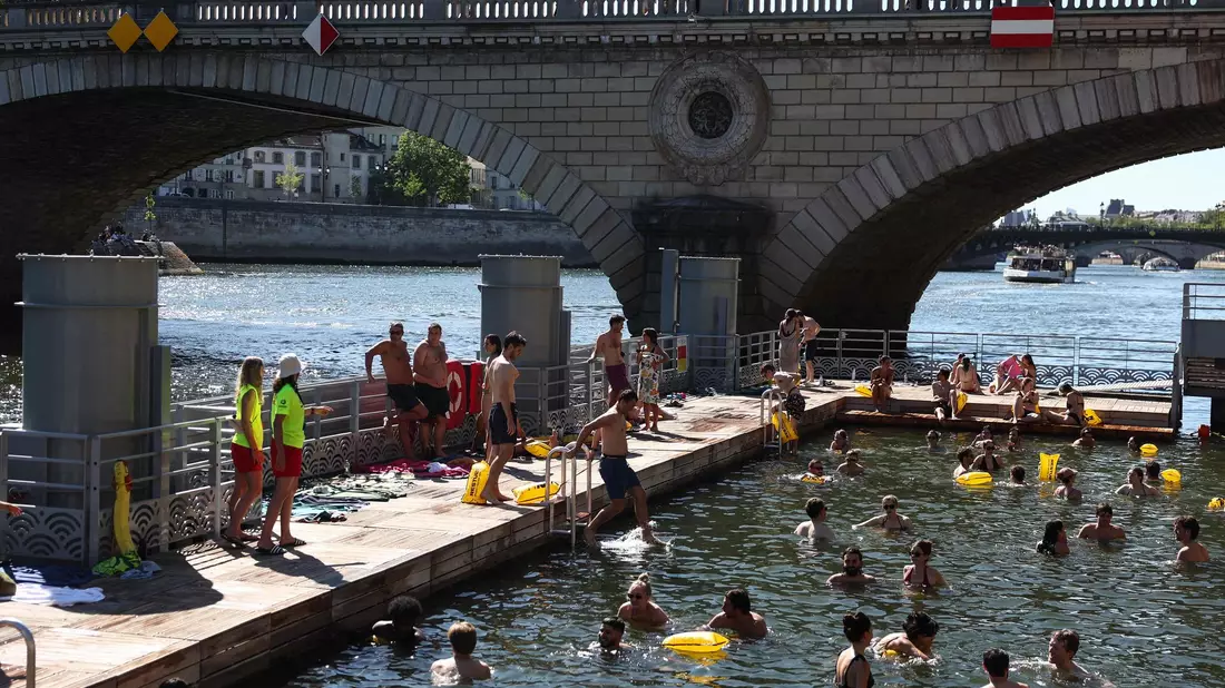 Die Freibäder in der Seine in Paris waren im vergangenen Jahr ein voller Erfolg. - Bild: Romain Perrocheau/AFP/dpa