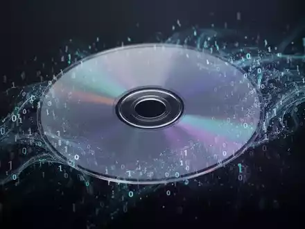 Eine PlayStation-Spiel-Disc löst sich in digitale Daten auf, symbolisiert den Wandel von physischen Medien zu digitalen Downloads. - Foto: über boerse-global.de