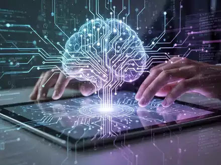 Leuchtendes neuronales Netzdesign mit digitalen Datenströmen und menschlichen Händen, die holografische Schnittstelle bedienen. - Foto: über boerse-global.de