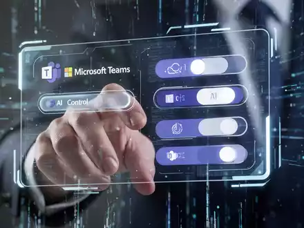 Eine Hand interagiert mit einem holografischen Interface mit KI-Steuerungen und Teams-Branding, symbolisiert Nutzerkontrolle über KI-Funktionen. - Foto: über boerse-global.de
