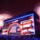 Die Veranstalter sprachen vom größten Feuerwerk der Geschichte. - Bild: Mark Schiefelbein/AP/dpa