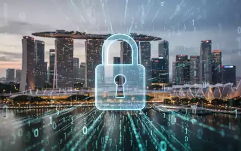 Digitales Vorhängeschloss-Symbol über verschwommener Singapur-Skyline, symbolisiert Datenleck in einer Regierungs-Cloud-Umgebung. - Foto: über boerse-global.de