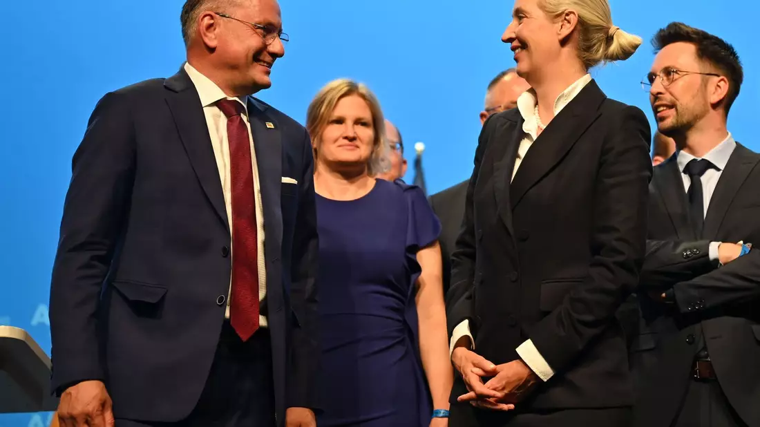 Das Spitzen-Duo Tino Chrupalla und Alice Weidel wird erneut bestätigt. - Bild: Katharina Kausche/dpa