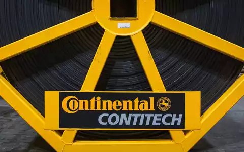 Continental verkauft seine Kunststofftechnik-Tochter Contitech - Gewerkschaft und Betriebsrat fordern vom Käufer Zusagen ein. (Archivbild) - Foto: Ole Spata/dpa