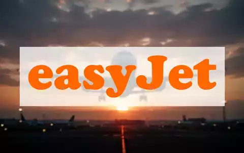 Eine abstrakte, atmosphärische Szene der Luftfahrtindustrie mit einer verschwommenen Flugzeugsilhouette vor einem dramatischen Sonnenuntergang. - Foto: über boerse-global.de