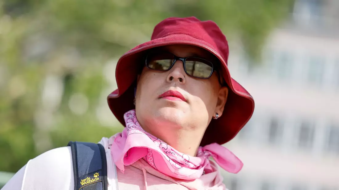 Hanni ist non-binär und will beim CSD Erreichtes verteidigen. - Bild: Thomas Banneyer/dpa