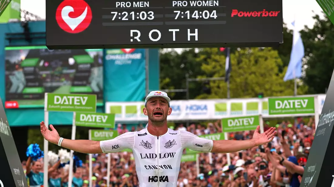 Durfte sich in Roth erneut feiern lassen: der Franzose Sam Laidlow.  - Bild: Daniel Karmann/dpa