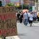 Über 30.000 Menschen beteiligten sich an Protesten gegen AfD-Parteitag.  - Bild: Heiko Rebsch/dpa