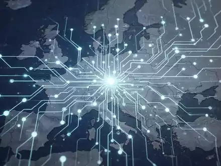 Ein stilisiertes, leuchtendes neuronales Netz oder eine Platine mit verbundenen Knoten über einer subtilen Europakarte, das KI und technologische Souveränität symbolisiert. - Foto: über boerse-global.de