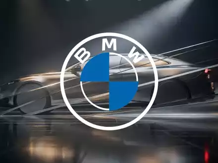 Eine abstrakte, atmosphärische Szene, die die Automobilindustrie darstellt, mit einem Gefühl von starker Marktführung und positiven Verkaufsentwicklungen. - Foto: über boerse-global.de