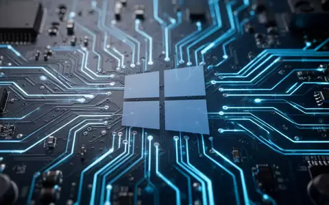 Leuchtende Leiterplatte mit blauen Linien, die Umgehung von Hardware-Beschränkungen für Windows 11 symbolisiert. - Foto: über boerse-global.de
