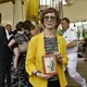 Zu ihrer Einbürgerunszeremonie bringt Carolyn Oliner ein Bild ihrer Großeltern mit, denen 1941 formell die Staatsangehörigkeit aberkannt wurde. Beide werden später in Auschwitz ermordet. - Bild: Anne Pollmann/dpa