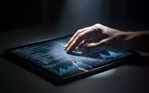 Eine Hand ruht auf einem Tablet mit komplexem Code und Daten, nachdenklich-skeptisch über die Zukunft der KI. - Foto: über boerse-global.de