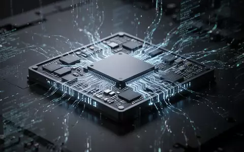 Nahaufnahme eines leuchtenden Mikrochips mit digitalen Datenströmen, der eine Hardware-Schwachstelle symbolisiert. - Foto: über boerse-global.de
