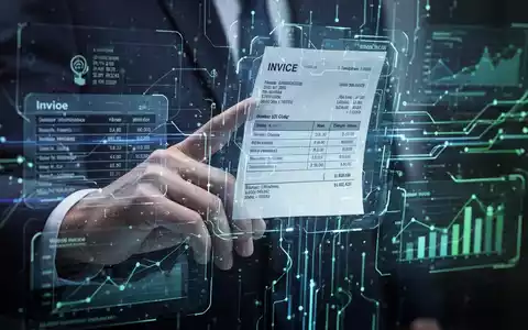 Eine Hand interagiert mit einer holografischen Benutzeroberfläche, die digitale Rechnungen und Datenströme anzeigt, symbolisiert E-Rechnungspflicht. - Foto: über boerse-global.de