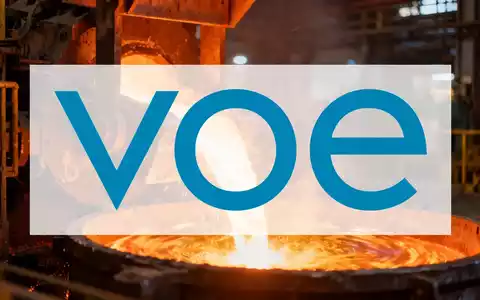 Eine Szene aus der Stahlindustrie mit glühendem, geschmolzenem Metall, die Optimismus und Wachstum symbolisiert. - Foto: über boerse-global.de