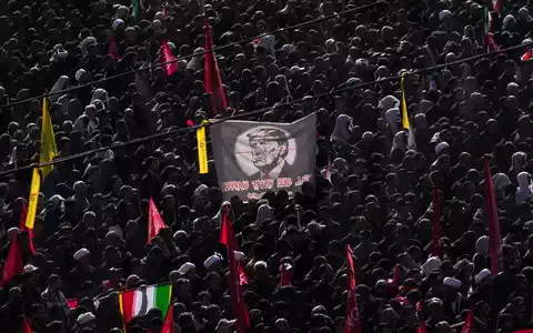 Die Trauerfeiern dauern mehrere Tage (Archivbild).  - Foto: Altaf Qadri/AP/dpa