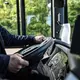 Zwei von fünf Bus- und Straßenbahnfahrerinnen und -fahrern in Deutschland gehen in den nächsten 10 bis 15 Jahren in Rente. (Archivbild) - Bild: Oliver Berg/dpa