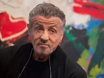Sylvester Stallone bringt mit 80 Jahren seine Memoiren heraus. (Archivbild)  - Foto: Rolf Vennenbernd/dpa