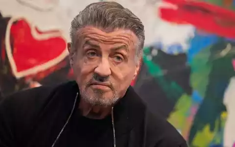 Sylvester Stallone bringt mit 80 Jahren seine Memoiren heraus. (Archivbild)  - Foto: Rolf Vennenbernd/dpa