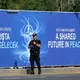 «Eine gemeinsame Zukunft in Frieden» steht in der Türkei auf Plakaten zum Gipfel: Für die Ukraine ist das derzeit nur ein Traum. (Archivbild) - Bild: Riza Ozel/AP/dpa