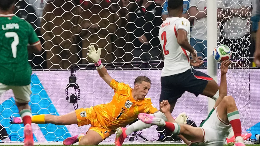 Jordan Pickford rettete die Engländer mehr als einmal.  - Bild: Natacha Pisarenko/AP/dpa