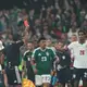 Jarell Quansah sah die Rote Karte. - Bild: Silvia Izquierdo/AP/dpa