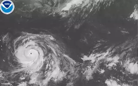 Ein Satellitenbild zeigt Supertaifun «Bavi». - Foto: Uncredited/NOAA/AP/dpa