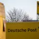 Posthörner, so weit das Auge reicht: Blick auf ein Briefzentrum der Deutschen Post. (Archivbild) - Bild: Henning Kaiser/dpa