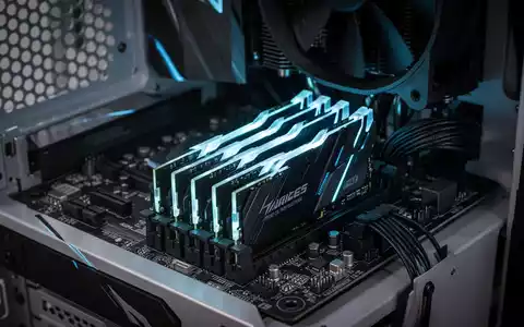 Nahaufnahme von leuchtenden RAM-Riegeln in einem leistungsstarken Desktop-Computer, moderne PC-Hardware veranschaulichend. - Foto: über boerse-global.de