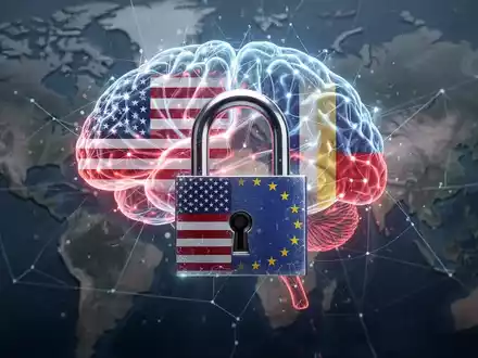 Ein stilisiertes, leuchtendes neuronales Netzwerkgehirn mit einem digitalen Vorhängeschloss, das die USA und europäische Flaggen widerspiegelt. - Foto: über boerse-global.de