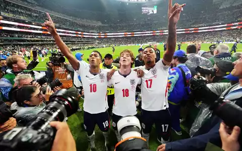 Der Jubel der Engländer war riesig nach diesem irren Spiel.  - Foto: Nick Potts/PA Wire/dpa