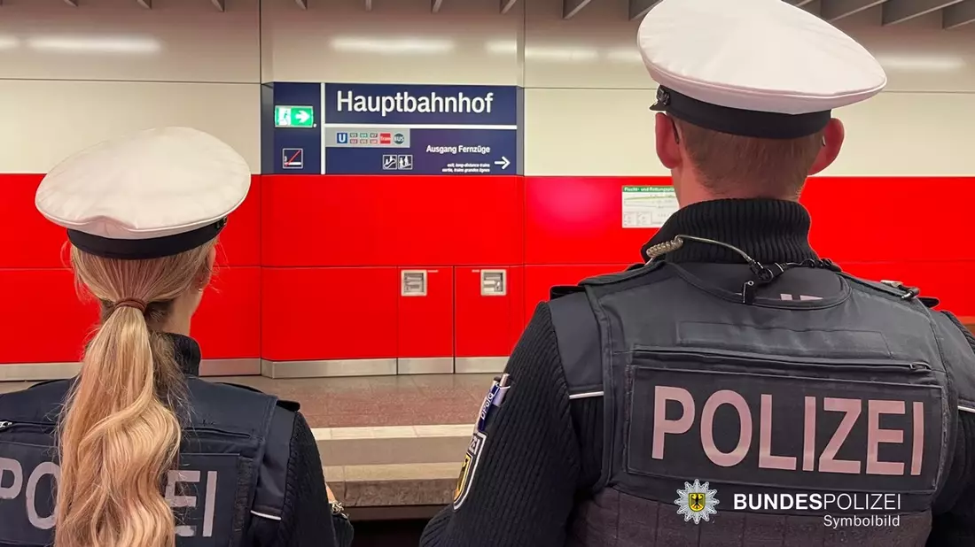 Bundespolizeidirektion München: Elektroschocker bei Kontrolle entdeckt / Bundespolizei stellt Waffe sicher - Bild: presseportal.de