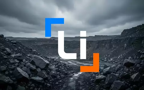 Eine felsige Bergbaulandschaft unter einem dramatischen, bewölkten Himmel, die Knappheit und ein drohendes Defizit symbolisiert. - Foto: über boerse-global.de