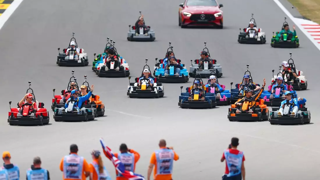 Presseinfo: Die LEGO® Fahrerparade ist zurück | FORMEL 1 Großer Preis von Großbritannien - Bild: presseportal.de