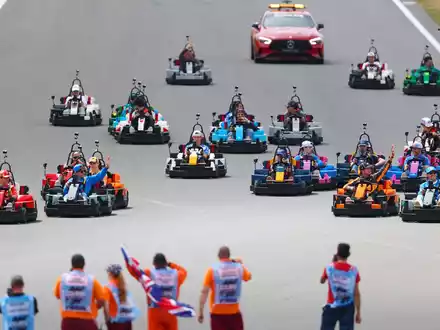Presseinfo: Die LEGO® Fahrerparade ist zurück | FORMEL 1 Großer Preis von Großbritannien - Foto: presseportal.de