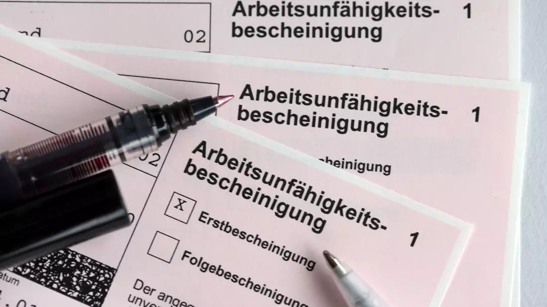 Der CDU-Arbeitnehmerflügel kritisiert die Pläne für strengere Krankmeldungen.  - Bild: Jens Büttner/dpa-Zentralbild/dpa