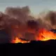 Wind, Hitze und Trockenheit fachen einen großen Brand in Südfrankreich an. - Bild: Jc Milhet/AFP/dpa