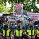 Tausende Polizisten sorgten zum Auftakt des Verfahrens für Sicherheit. - Bild: Kenosis Yap/ZUMA Press Wire/dpa