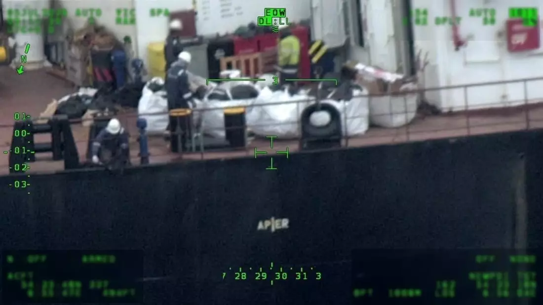 BPOL-CUX: Illegale Müllentsorgung in der Nordsee - Bild: presseportal.de