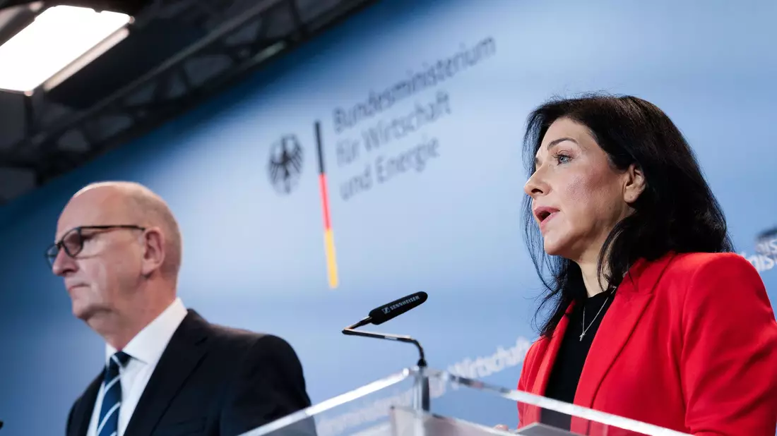 Wirtschaftsministerin Reiche macht neue Vorschläge zugunsten des Nordens und Ostens beim Bau neuer Gaskraftwerke. (Archivbild) - Bild: Carsten Koall/dpa
